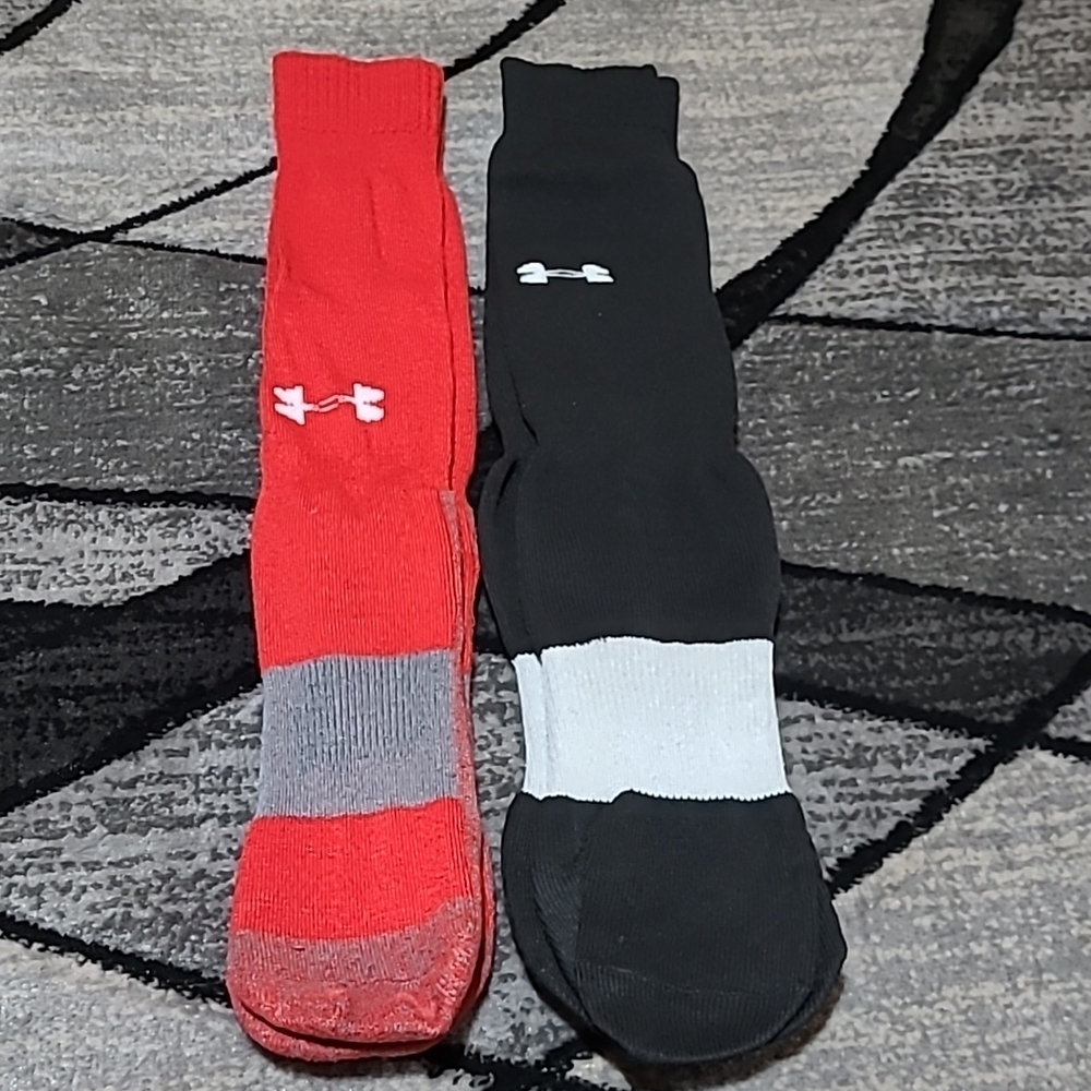 UNDER ARMOUR OVER-THE-CALF HEATGEAR ATHLETIC SOCKS